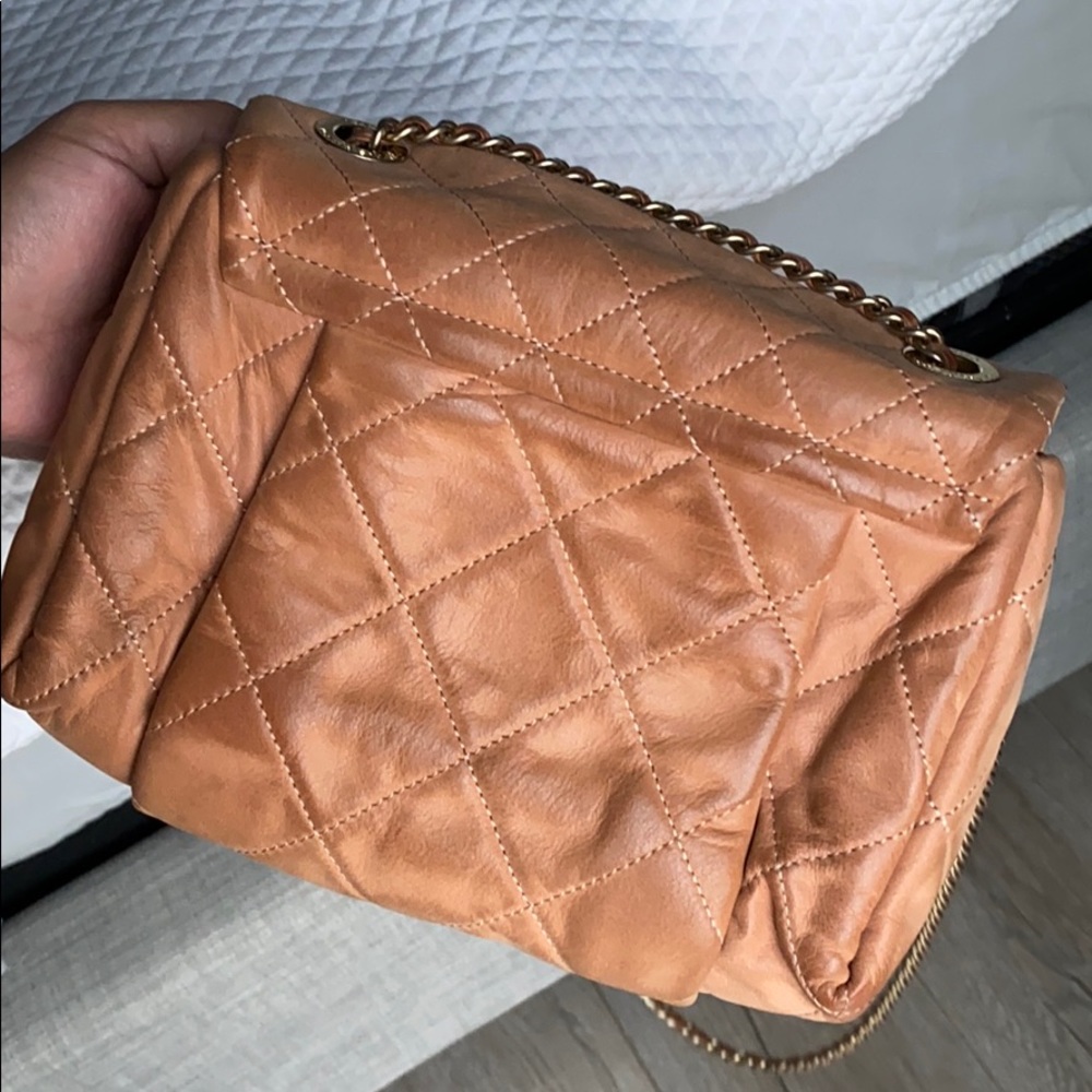 Chanel - Picture 5 of 8